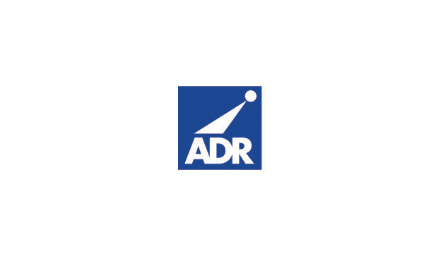 ADR企業(yè)LOGO設(shè)計：在一個正方形的圖案中字體反白向右上角